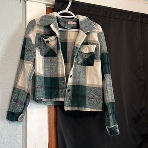 Green & white cropped shacket